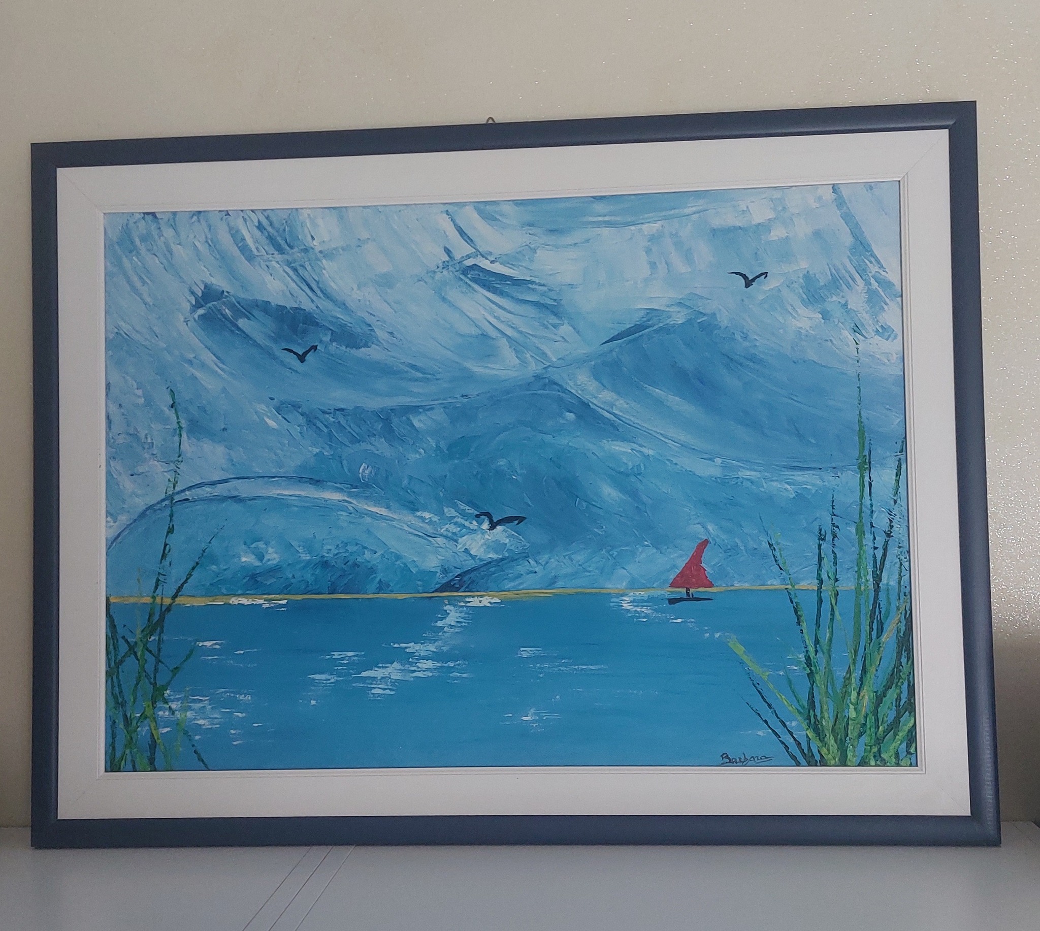 Opera pittorica: mare, cielo e vela rossa — simbolo di passione e direzione.